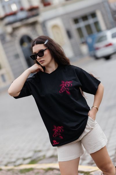 Oversized black T-shirt with embroidery