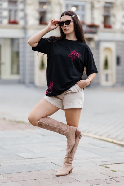 Oversized black T-shirt with embroidery