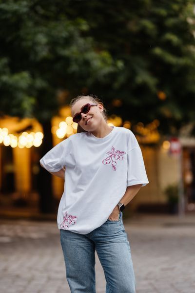 Oversized white T-shirt with embroidery
