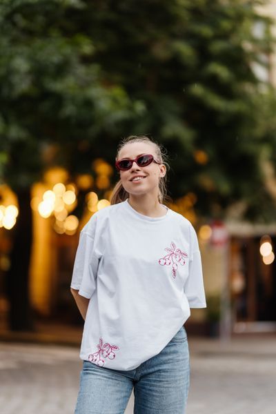 Oversized white T-shirt with embroidery