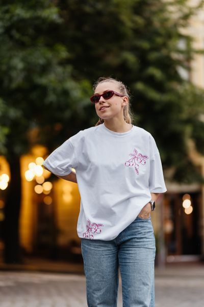 Oversized white T-shirt with embroidery