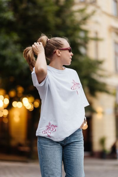 Oversized white T-shirt with embroidery