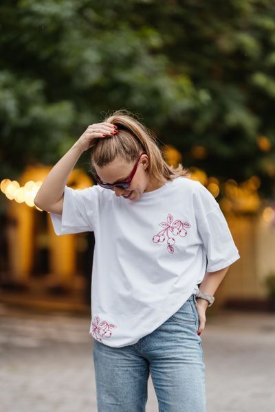 Oversized white T-shirt with embroidery